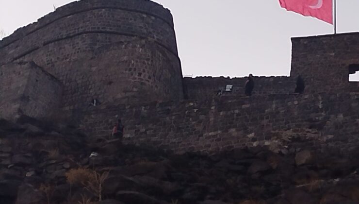 Kale surlarına çıkan bir kişi, intihar girişiminde bulundu – Birlik Haber Ajansı