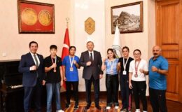 Kars Valisi Ziya Polat, Türkiye Şampiyonası’nda dereceye giren minik boksörleri makamında ağırladı – Birlik Haber Ajansı