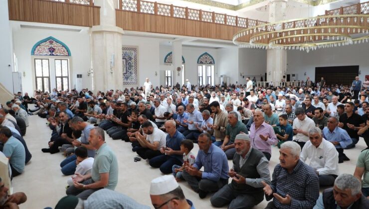 Kars Sultan Alparslan Camii ve Külliyesi’nde aziz şehitler için mevlid programı düzenlendi – Birlik Haber Ajansı