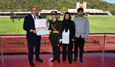 Şehit Ömer Halisdemir’in kızı Elif Nur Halisdemir teğmen oldu – Birlik Haber Ajansı