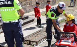 Kars’ta Jandarma’dan öğrencilere trafik güvenliği eğitimi verdi – Birlik Haber Ajansı