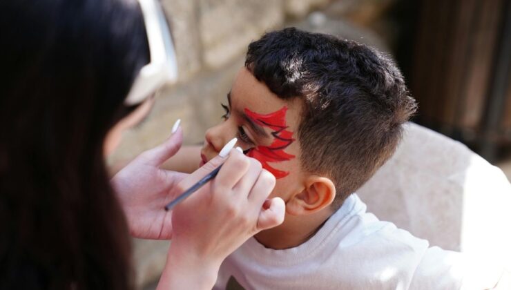 Sağlık Bakanlığı’ndan çocuklarda yüz boyalarına uyarı: “Güvenlik testi yapılmamış ürünlerden uzak durun” – Birlik Haber Ajansı