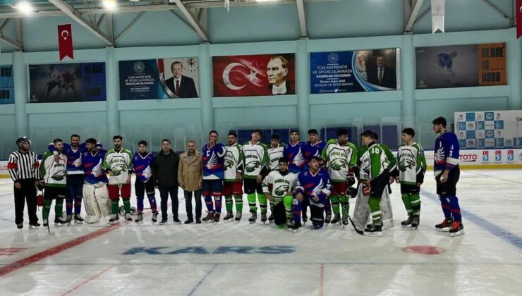 Kars’ta buzun üzerinde nefes kesen gece! buz hokeyi ve sürat pateni gösterileri büyük ilgi gördü – Birlik Haber Ajansı