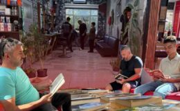 Serik’te kitapsever esnaf: Müşteriler sıra beklerken kitap okuyor – Birlik Haber Ajansı